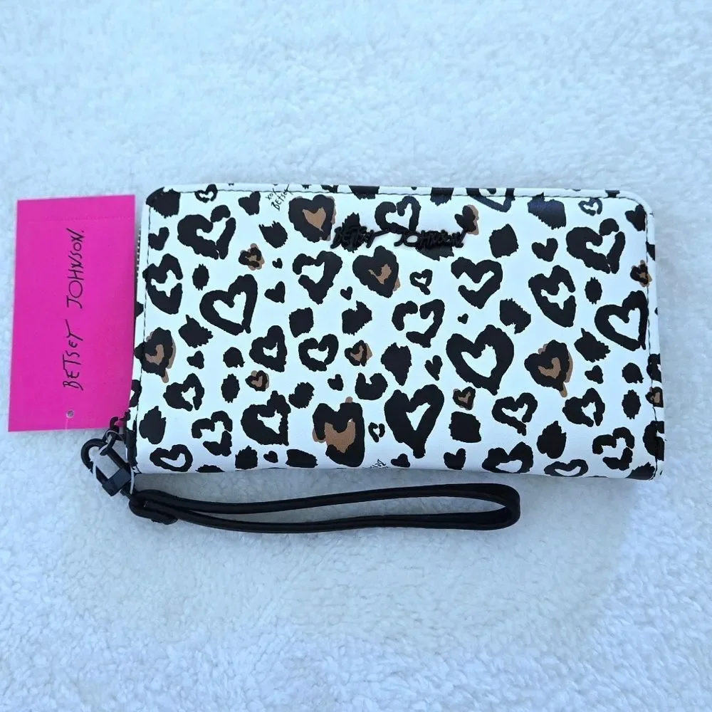 Betsey Johnson Leopard🐆 Hearts❤️ XO Zip Around Wristlet - NWT